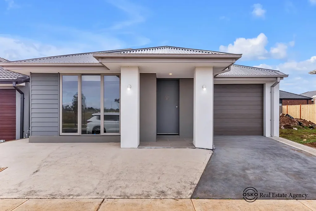 Spacious Brand New Family Home in Prime Location Riverwalk Estate!