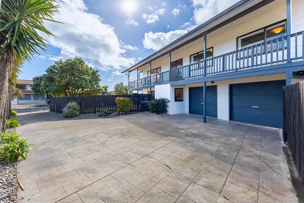 Paraparaumu Beach 4房  The Extra Space You Need!