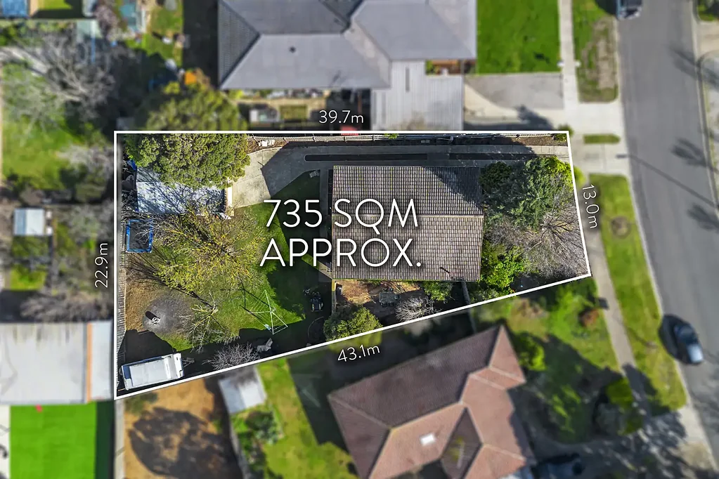 Taylors Lakes 3Kwarto Renovate, Rebuild or Redevelop on Approx. 735sqm.