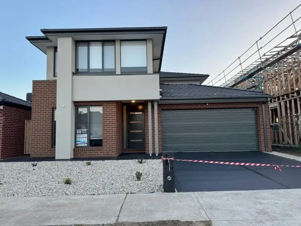 Spacious 5-Bedroom Gem for Rent – Modern Comfort & Prime Location!
