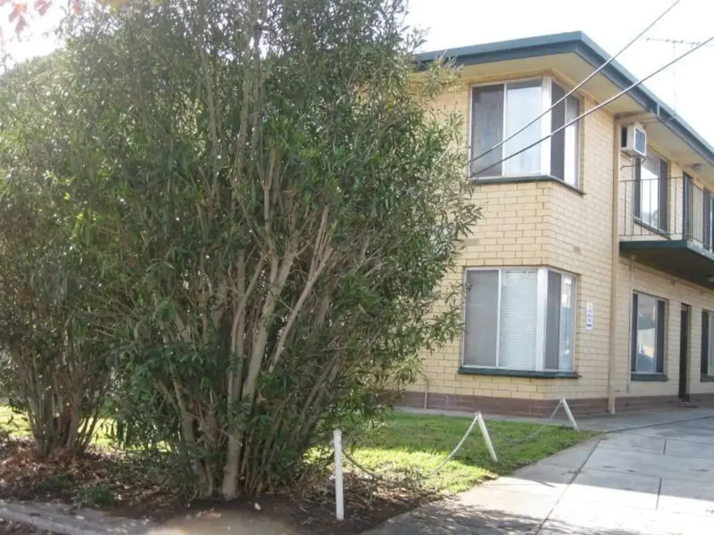 2 bedroom unit in a great location
