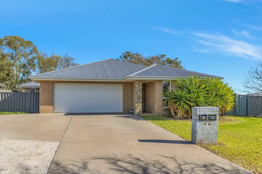 Mudgee 6 Bedroom MODERN DUAL INCOME INVESTMENT