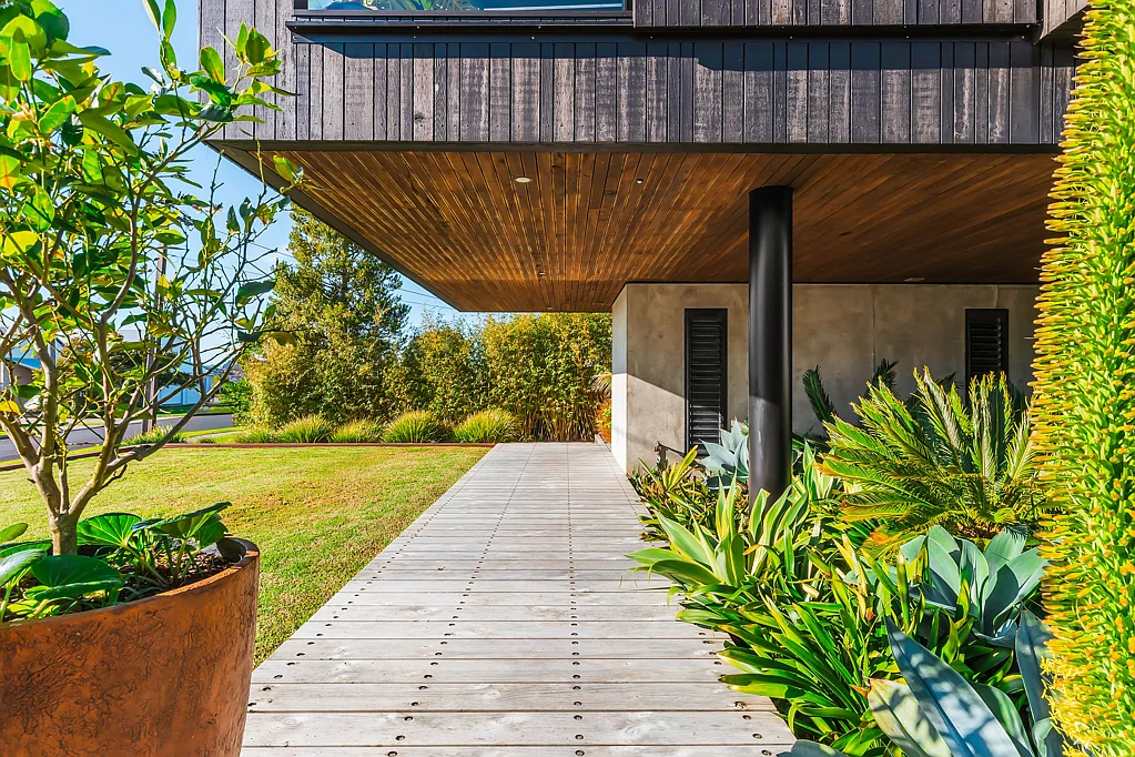 Raglan 4 Bedroom Award-Winning Architectural Excellence