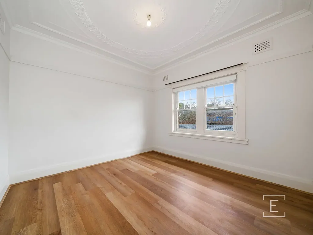 BRIGHT 1 BEDROOM UNIT