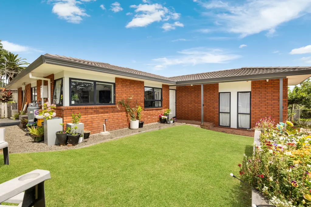 Highland Park 3બેડરૂમ Brick and Tile in Prime East Auckland Pocket