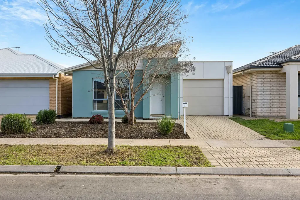 Evanston Gardens 3Habitaciones Move-In Ready Three-Bedroom Home with Modern Street Appeal