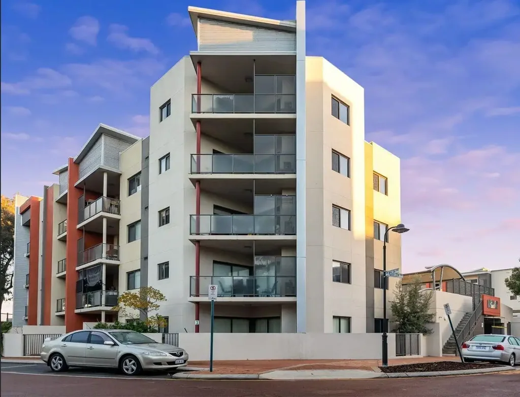 BRIGHT & SPACIOUS - GREAT LOCATION