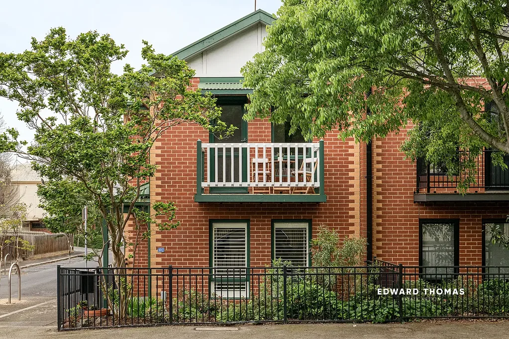 Kensington 2Kwarto Distinctive Character, Versatile Spaces and a Leafy Kensington Lifestyle