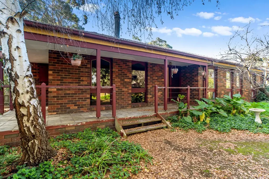 Carrum Downs 3房 转角地块宽敞 647㎡潜力无限 现代布局待改 沉浸花园惬意 中心地段宁静 Smart Buyers Know This One’s Good!