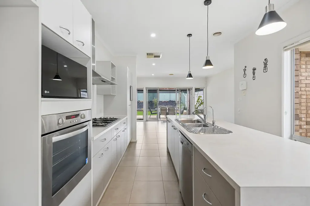 Mawson Lakes 3 Bedroom ENJOY THE TRAILS OF SANCTUARY!
