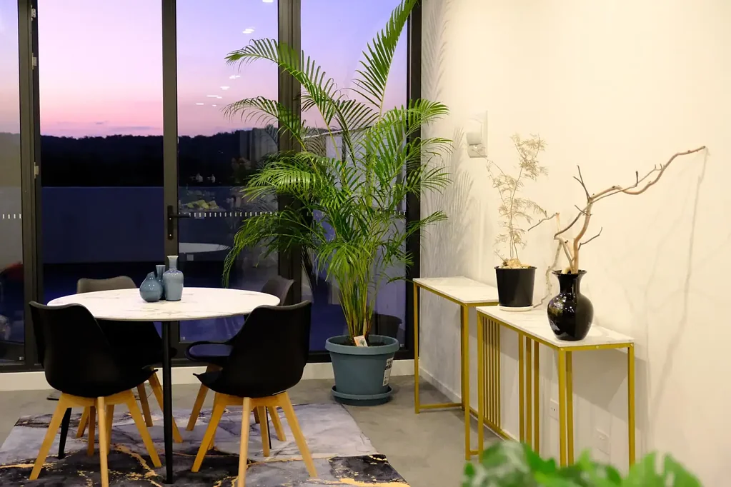 Stunning Top-Floor 3-Bed Apartment - Mountain Views & Sunset Splendor