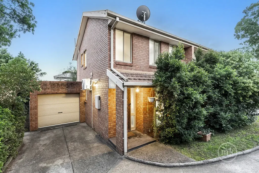 Greensborough 2房 明亮联排别墅 新地毯燃气取暖 分体空调双卫浴 邻近公园广场 步行超市餐厅 优质学校环绕 Exceptional lifestyle credentials