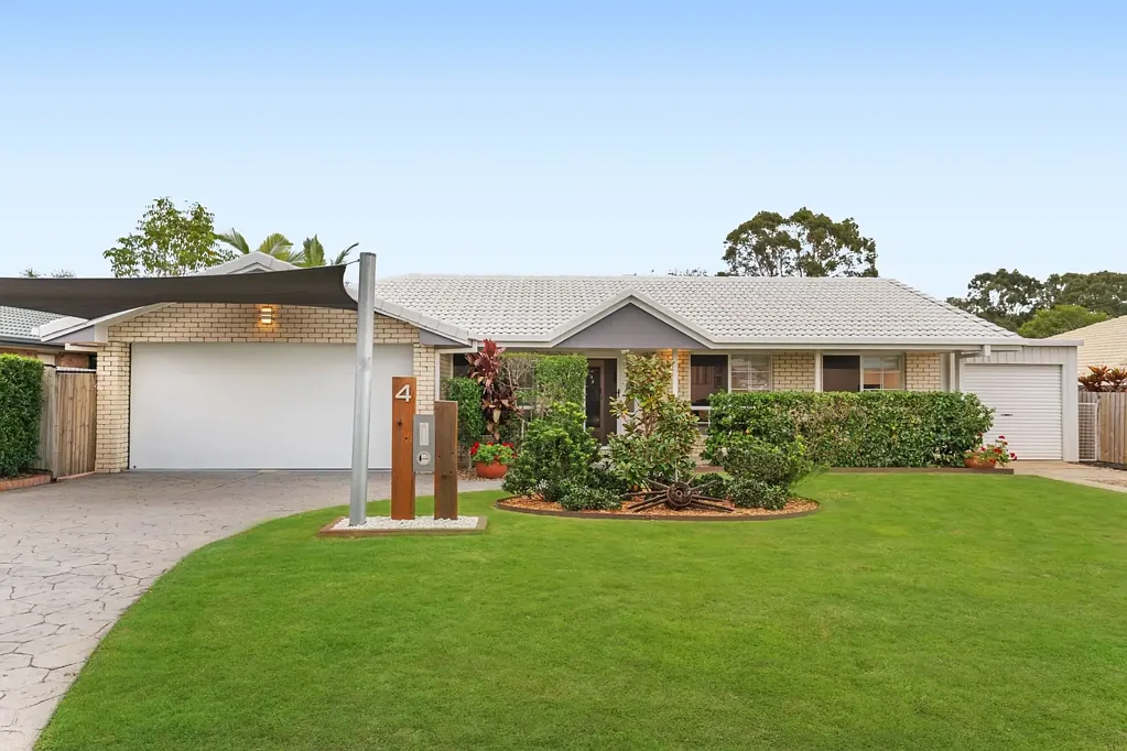Thornlands 4房  Spacious Family Home in Prestigious Crystal Waters Estate
