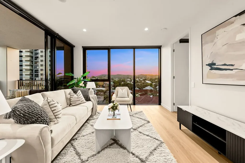 Toowong 2Moenga Sophisticated Apartment Living with Rooftop Pool & Panoramic River Views