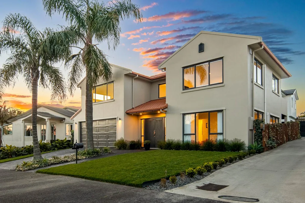 West Harbour 4房  Modern Home with Sea Views