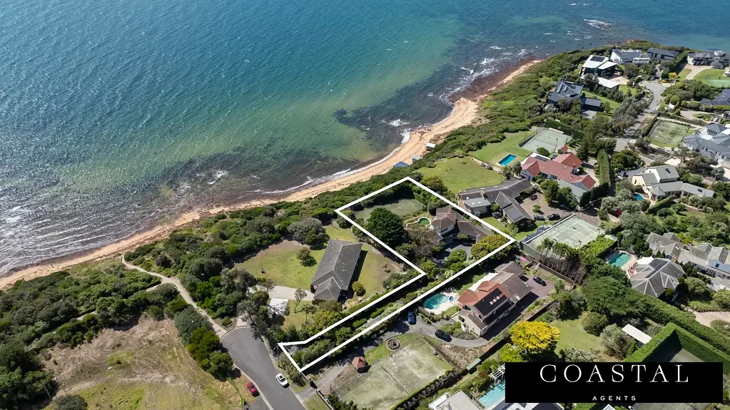 Mount Eliza 4 Bedroom ABSOLUTE BEACHFRONT IN MT ELIZA’S GOLDEN MILE