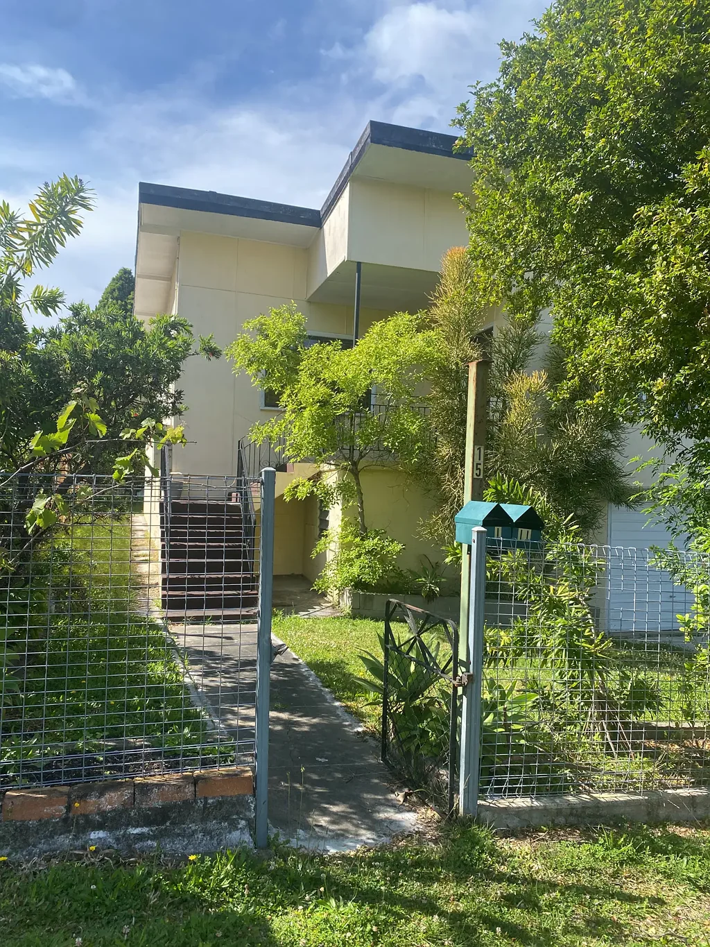 2 bedroom unit, Near Darra train station