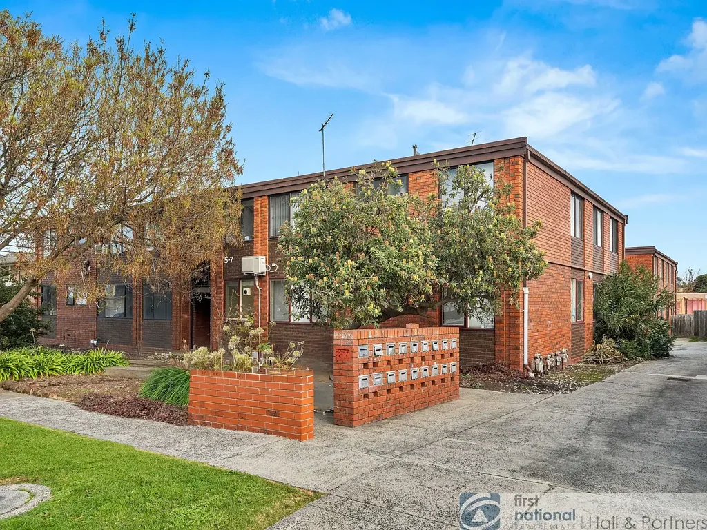 Dandenong 2ਬੈੱਡਰੂਮ Great first step or sensible investment