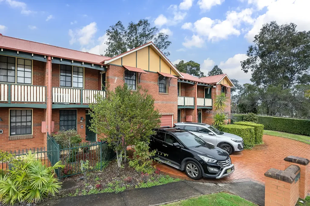 Guildford 2 Bedroom Spacious, Modern Townhouse in Prime Guildford Location