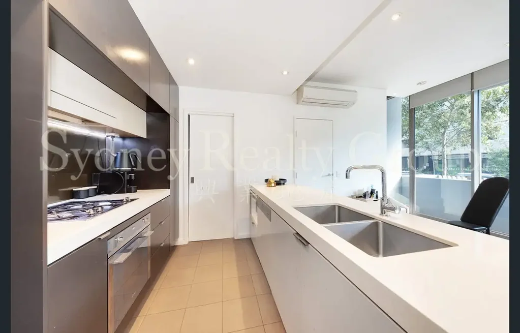 2 Bedrooms Split Level for RENT at Apex!