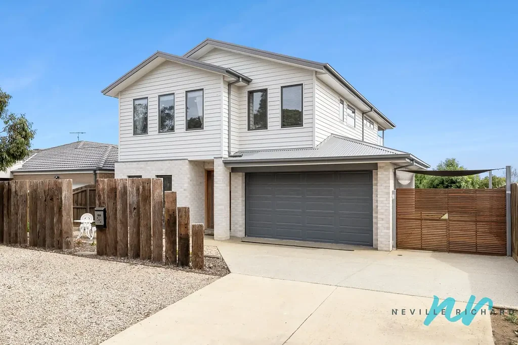 St Leonards 3 Slaapkamer Spectacular Contemporary Home with Swan Bay Views