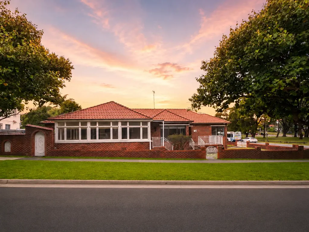 Maroubra 4房  Live, Renovate, Invest or Develop on a Prominent Corner Block