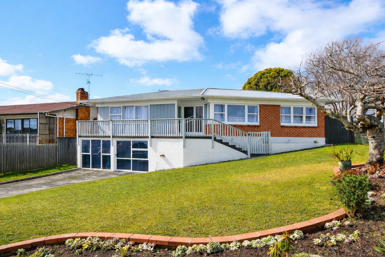 Papakura 3房  Sellers committed to move-bring an offer!