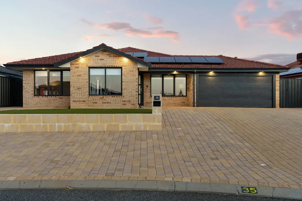 35 Melfort Circle, Kinross, WA 6028
