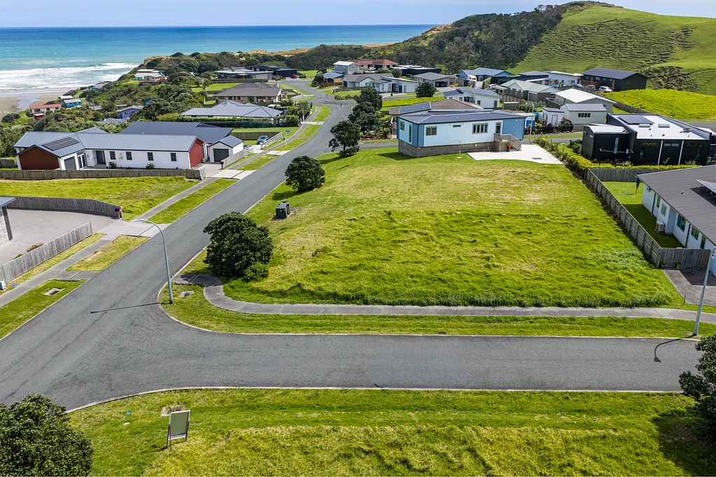 Dargaville Surrounds  LIFE'S A BEACH
