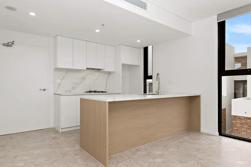 STYLISH APARTMENT WITH DUAL BALCONIES & PERFECTLY BALANCED LAYOUT