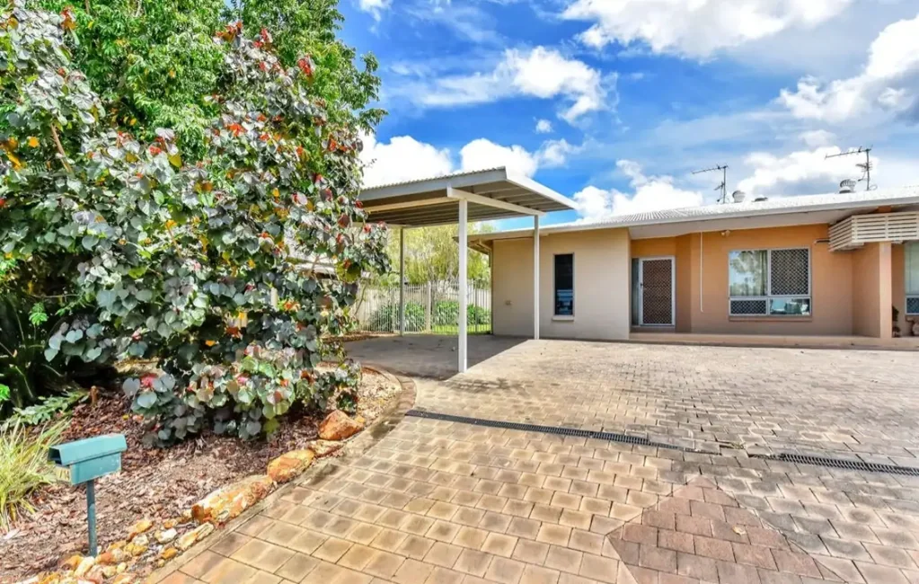 Cozy Duplex in Popular Suburb