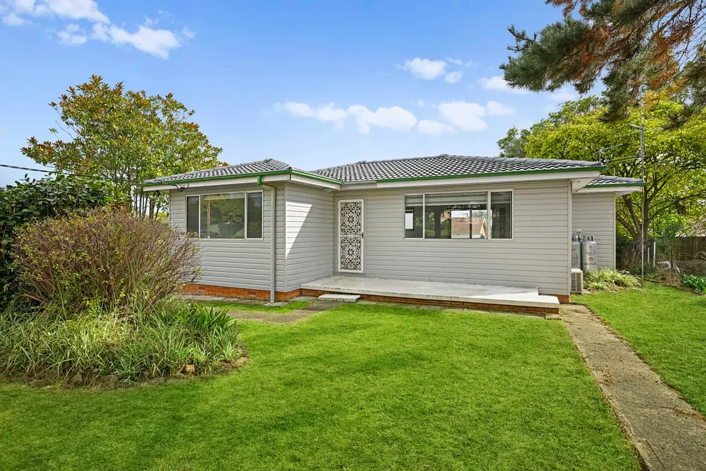 Hill Top 2 Slaapkamer Renovated Cottage with Growth Potential