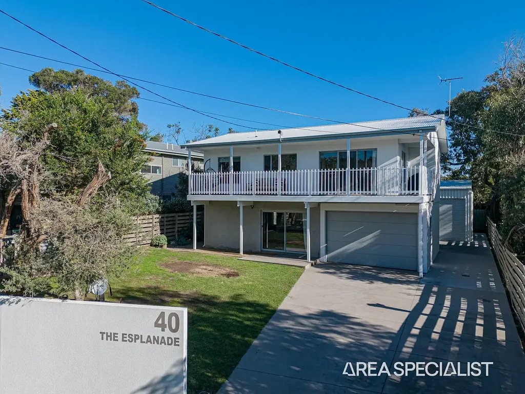 Cape Woolamai 3침실 The Brief:
Coastal Luxury & Beach on Your Doorstep! – Renovated, Private & Ready to Enjoy