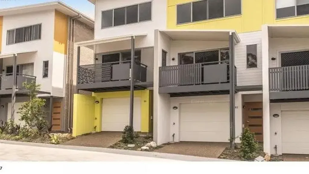 EXCLUSIVE TRI STOREY TOWNHOUSE IN GREAT LOCATION