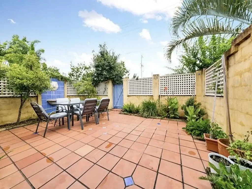 Private Courtyard Living in Leafy Red Hill