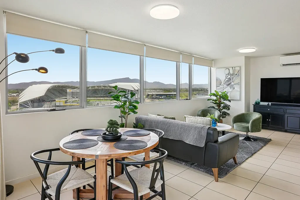 Townsville City 3ਬੈੱਡਰੂਮ Expansive penthouse with sweeping riverfront outlook