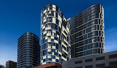 West Melbourne 2chambre Two Levels of Style, Space, and Spectacular City Views