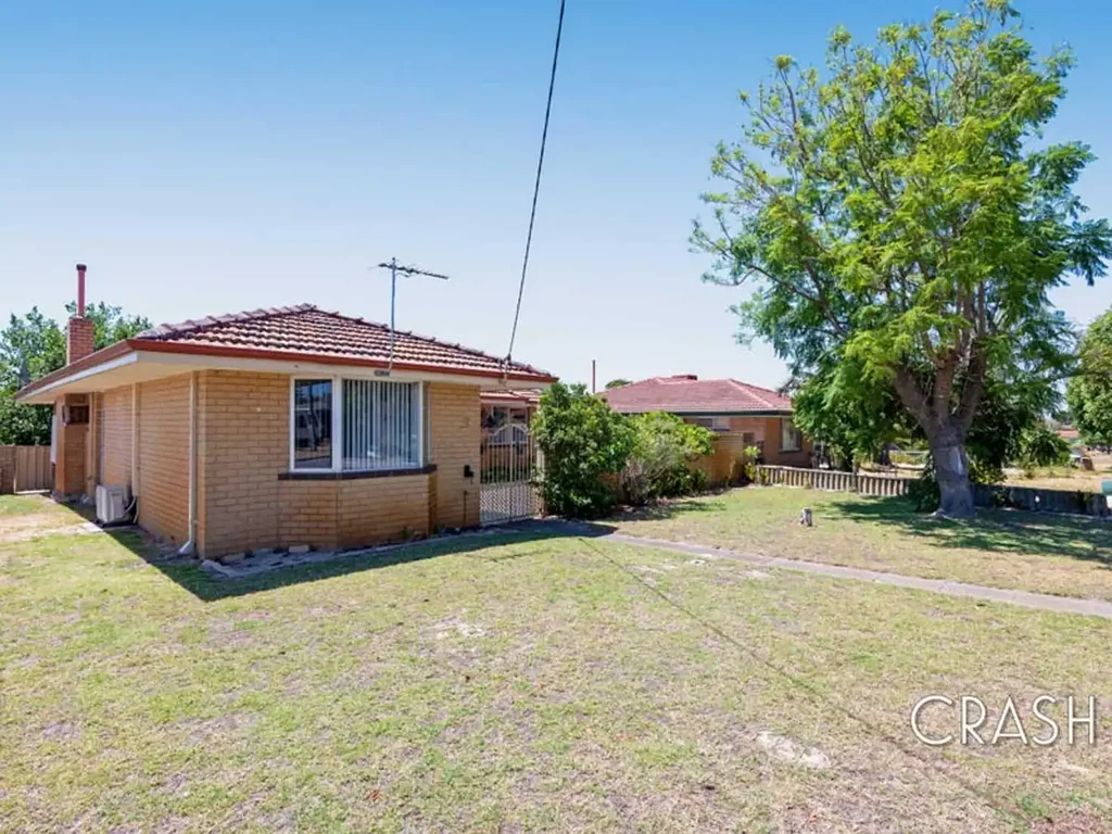 3x2 House in Thornlie with Large Garage!