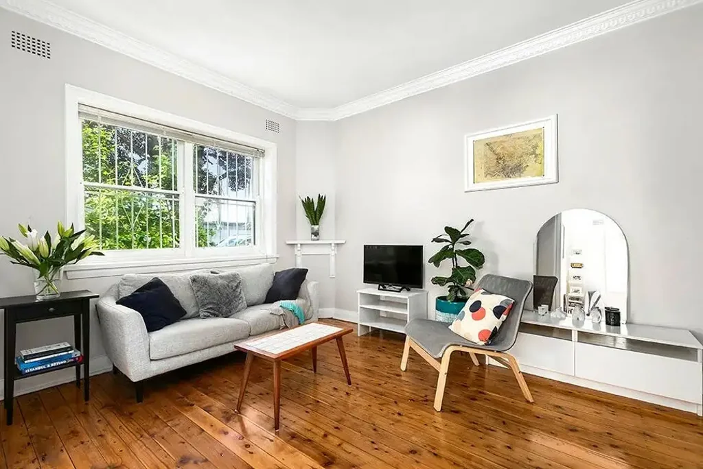 Art Deco Apartment in a Central Locale