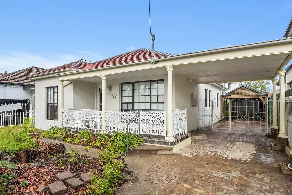 Location at it's best - Bayside living Great Family Home