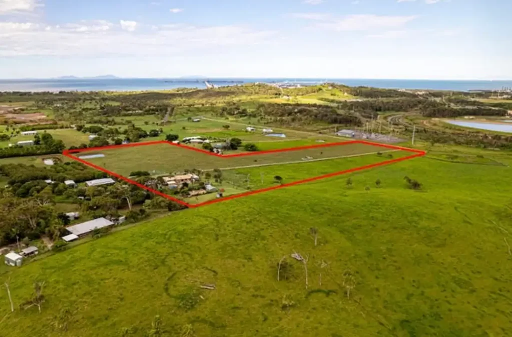Hay Point 3房  Hilltop Haven with Endless Potential - 18.2 Acres in Hay Point