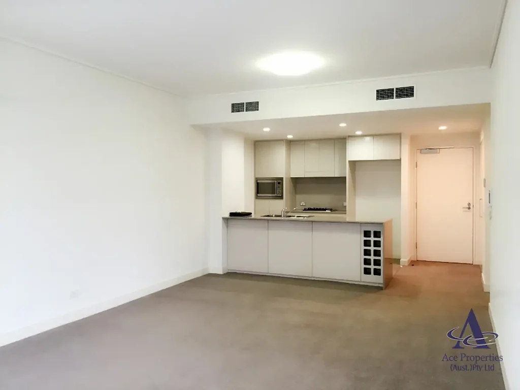 Spacious 2 Bedroom Apt in Rhodes!