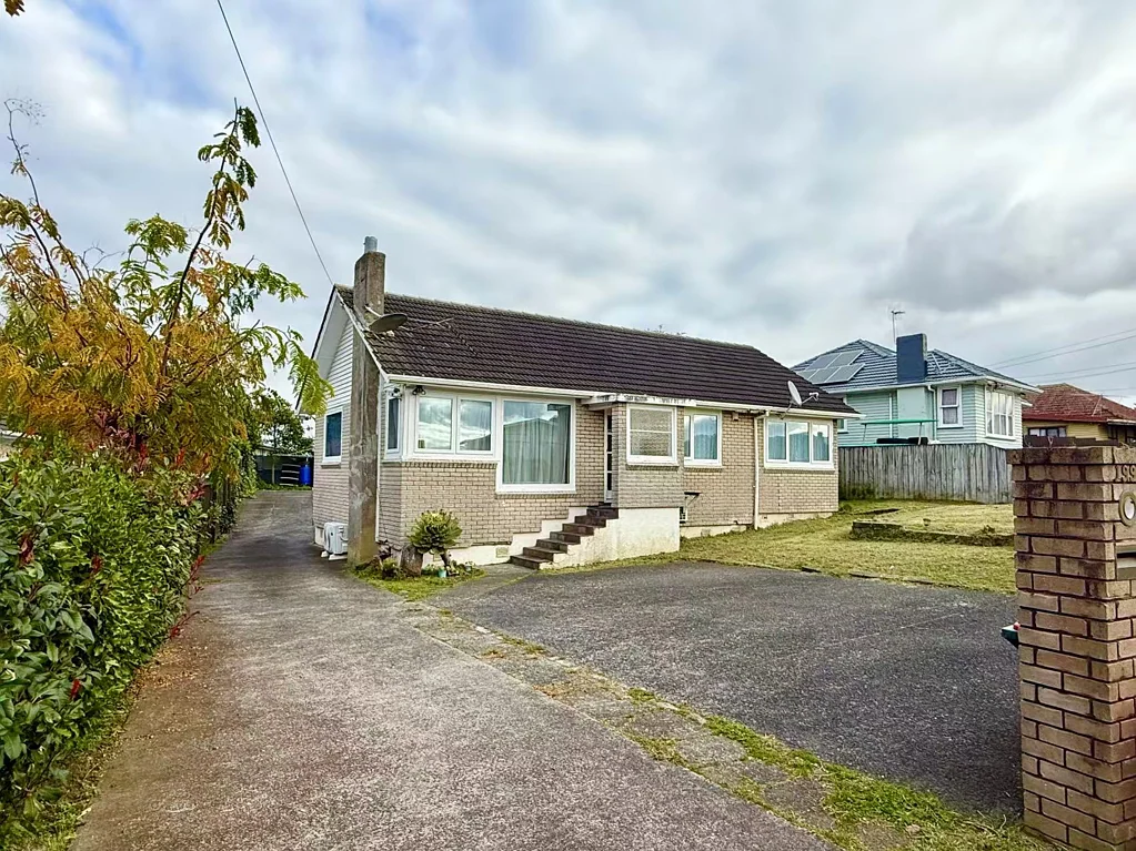 Spacious & Sunny Family Three-bedroom Home