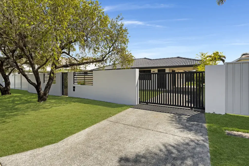 Family home close to the beach!