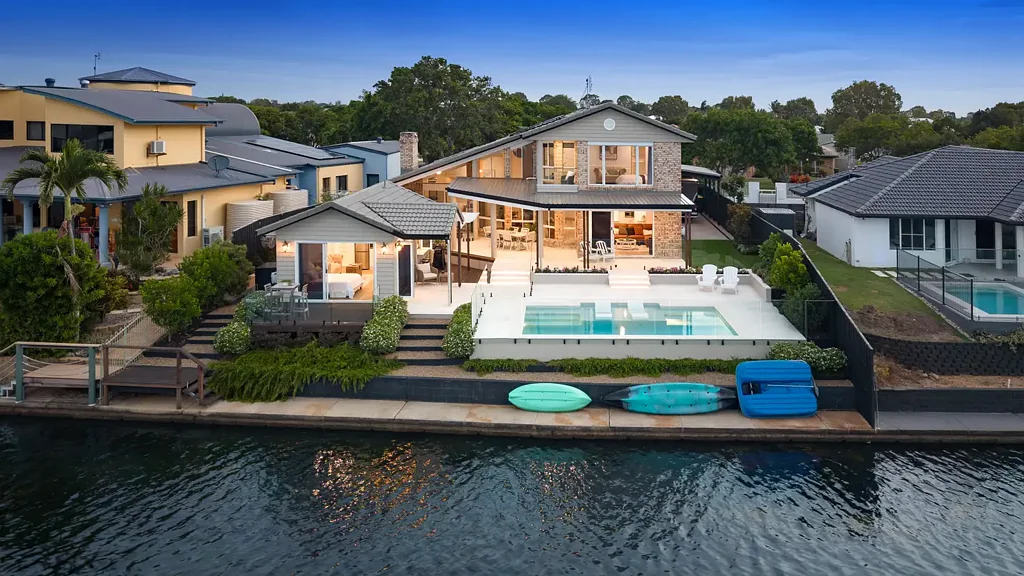 Pelican Waters 5chambre PRIVATE LAKEFRONT DUAL LIVING AT ITS BEST