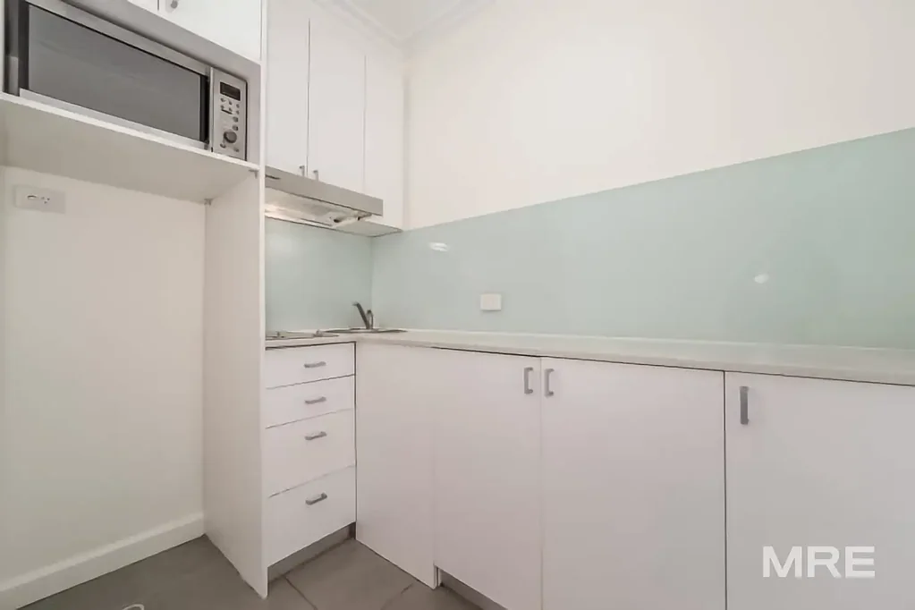 Light filled apartment in a prime location