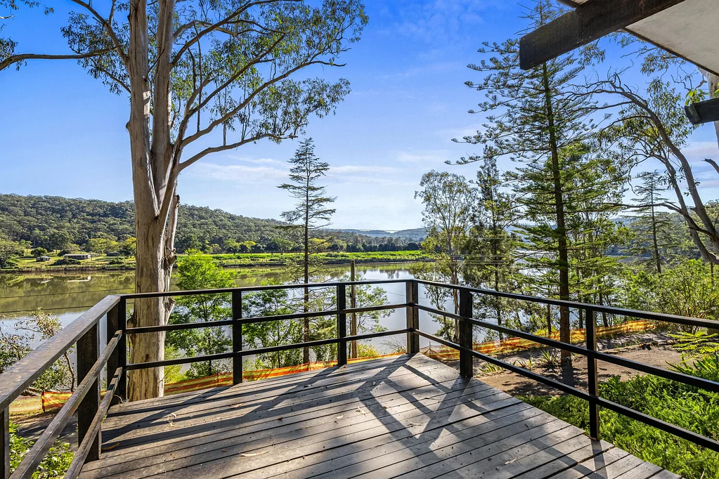 Lower Portland 2 Slaapkamer Rare Riverfront Retreat with Iconic Views | DA Approved Masterpiece