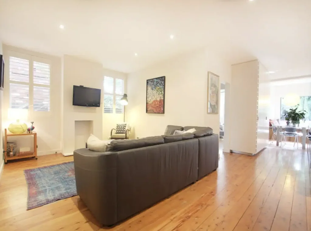 Spacious Ground Floor Apartment in Boutique Art Deco Block