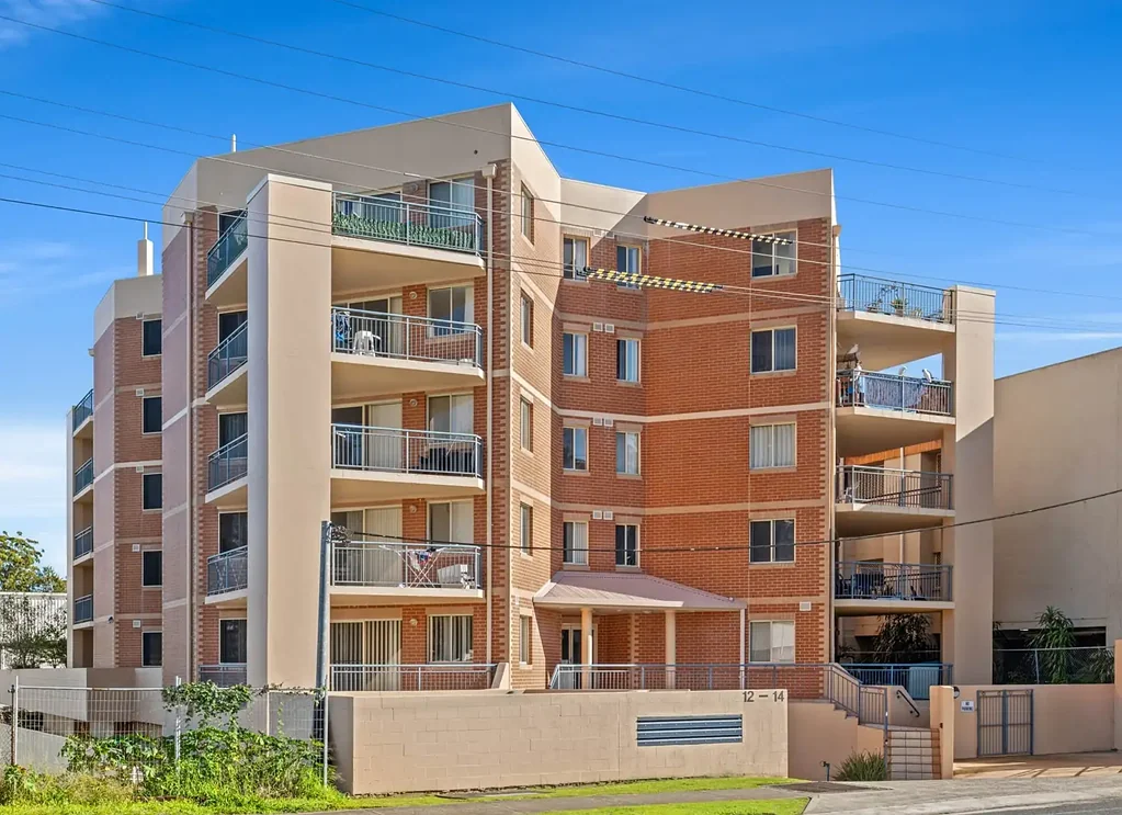 Gosford 2 Bedroom Location, Size & Sunlit Courtyard