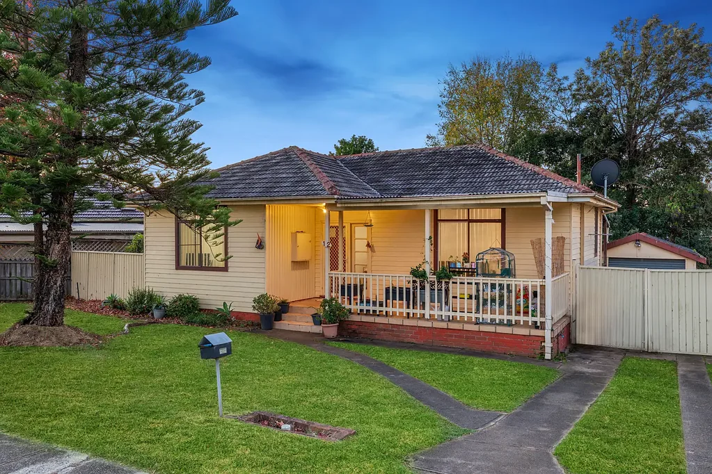 Seven Hills 3ਬੈੱਡਰੂਮ Spacious family home | Plenty of potential | Ultra-convenient setting